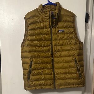 Patagonia Men's Tan Quilted Vest